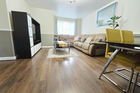 2 bedroom flat to rent, 67 Cherry Blossom Close, Palmers Green