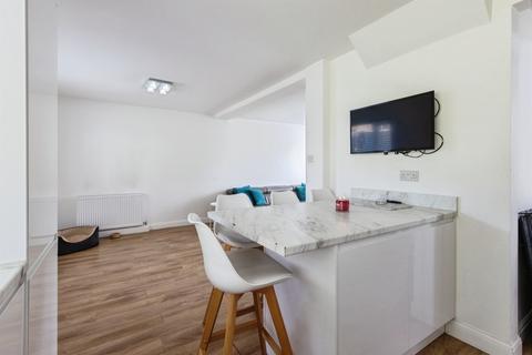 3 bedroom semi-detached house for sale, Kentmere Avenue, Leeds