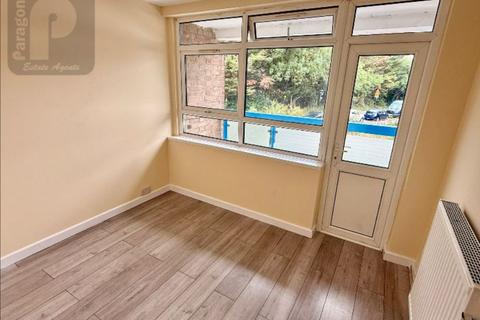 3 bedroom apartment to rent, Kingsbury Road, London, NW9