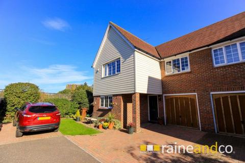 4 bedroom semi-detached house to rent, Old Rectory Drive, Hatfield