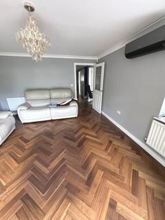 4 bedroom semi-detached house to rent, Old Rectory Drive, Hatfield