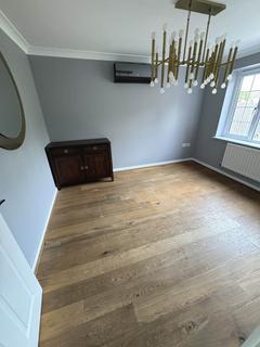 4 bedroom semi-detached house to rent, Old Rectory Drive, Hatfield