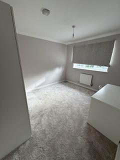 4 bedroom semi-detached house to rent, Old Rectory Drive, Hatfield