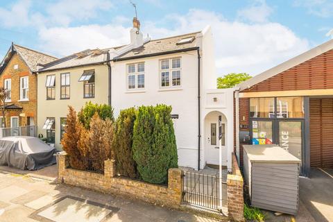 Russell Road, London SW19