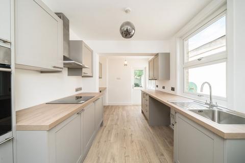 3 bedroom end of terrace house for sale, Russell Road, London SW19