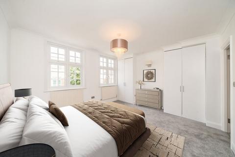 3 bedroom end of terrace house for sale, Russell Road, London SW19