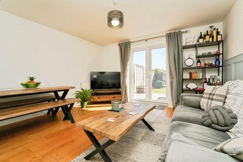 3 bedroom end of terrace house for sale, Tulip Drive, Evesham, Worcestershire, WR11
