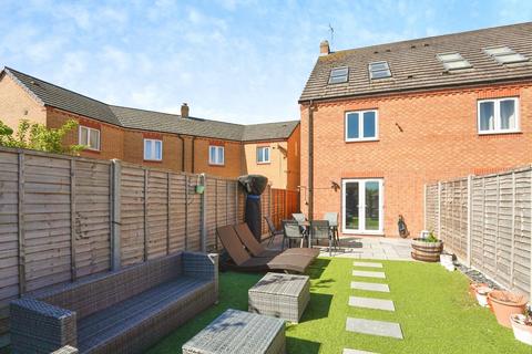 3 bedroom end of terrace house for sale, Tulip Drive, Evesham, Worcestershire, WR11