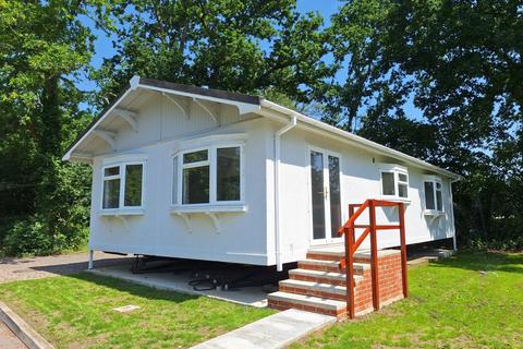 2 bedroom detached house to rent, St James Park, Baddesley, Ampfield, SO52