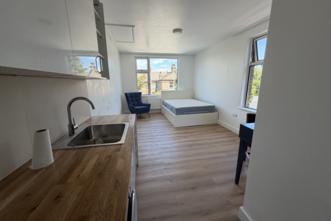1 bedroom in a flat share to rent, Maryland Road, N22