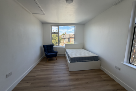 1 bedroom in a flat share to rent, Maryland Road, N22