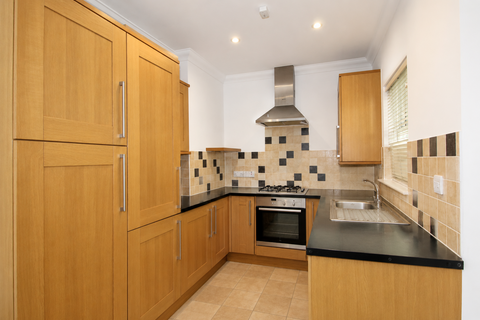 2 bedroom ground floor maisonette to rent, Pleasant Place, Hersham KT12