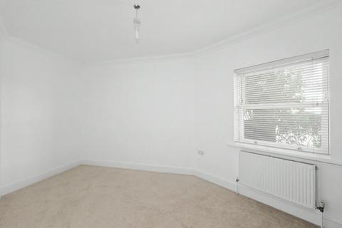 2 bedroom ground floor maisonette to rent, Pleasant Place, Hersham KT12