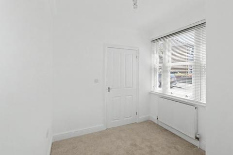 2 bedroom ground floor maisonette to rent, Pleasant Place, Hersham KT12