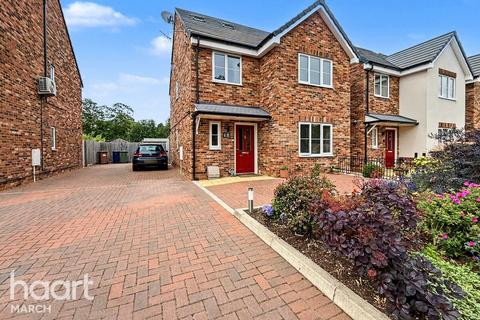 4 bedroom detached house for sale, Woodville Drive, March