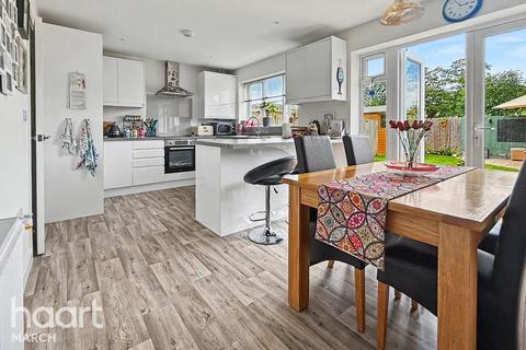 4 bedroom detached house for sale, Woodville Drive, March