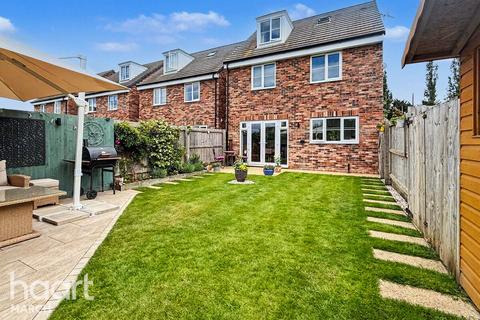 4 bedroom detached house for sale, Woodville Drive, March