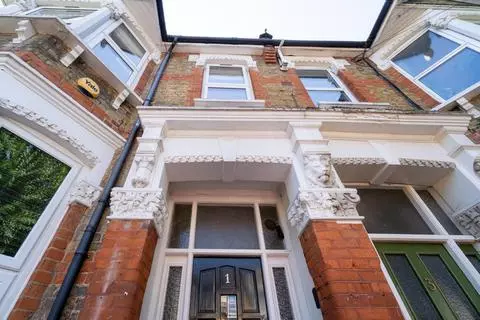3 bedroom end of terrace house for sale – pohled 3