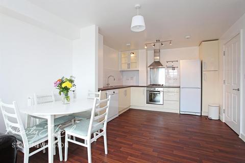 1 bedroom flat to rent - Tom Dove Place N17