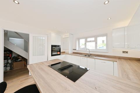 5 bedroom townhouse for sale, Station Road, Castle Donington, DERBY