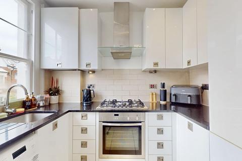 2 bedroom flat for sale, Lancaster Park, TW10