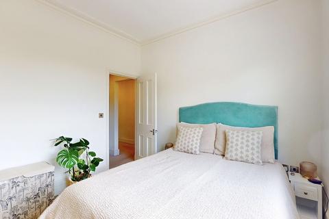 2 bedroom flat for sale, Lancaster Park, TW10