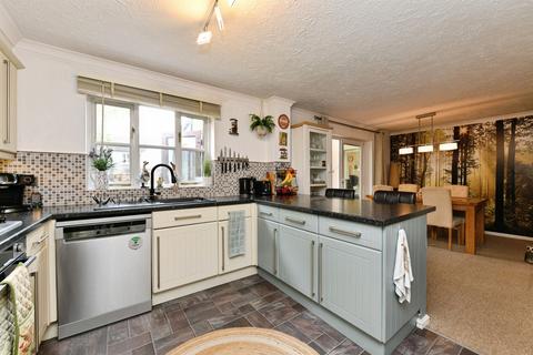 4 bedroom detached house for sale, Bythebrook, Chippenham