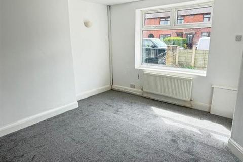 2 bedroom end of terrace house to rent, Crowden Rd, Manchester