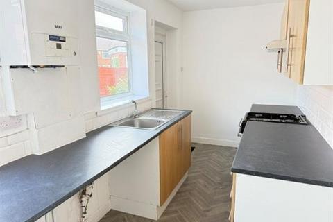 2 bedroom end of terrace house to rent, Crowden Rd, Manchester