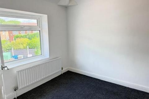 2 bedroom end of terrace house to rent, Crowden Rd, Manchester
