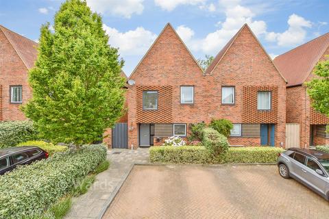 3 bedroom semi-detached house for sale, Elliotts Way, Chatham ME4