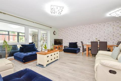 3 bedroom semi-detached house for sale, Elliotts Way, Chatham ME4