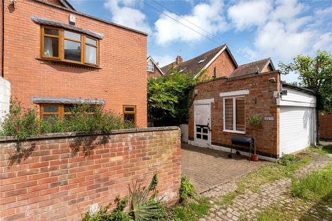 3 bedroom semi-detached house for sale, London Road, Leicester LE2