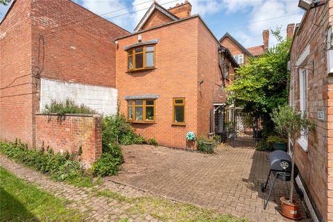 3 bedroom semi-detached house for sale, London Road, Leicester LE2