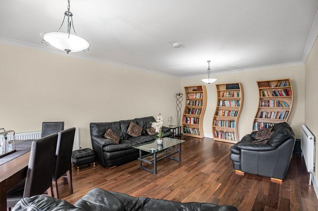 Living room (pic 2)