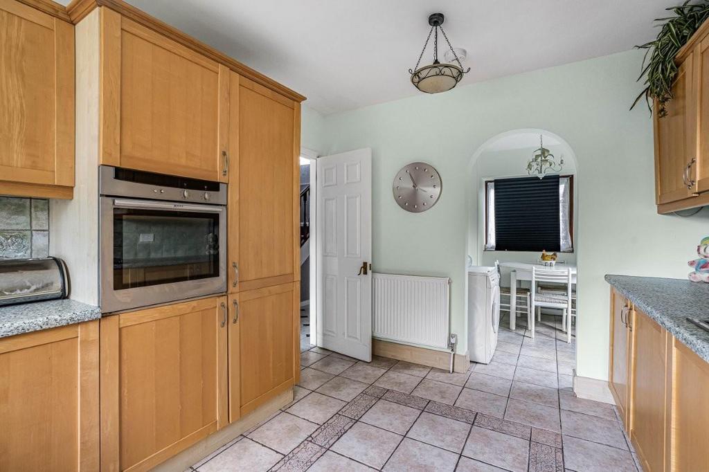 Kitchen (pic 2)