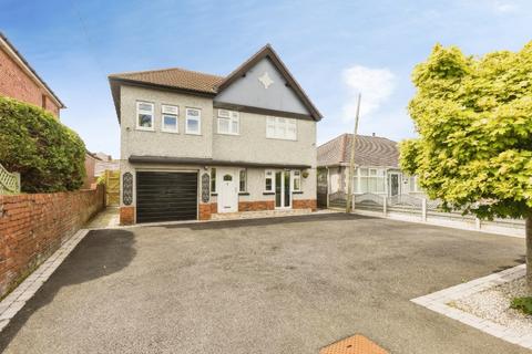 4 bedroom detached house for sale, High Street, Coedpoeth, Wrexham, LL11