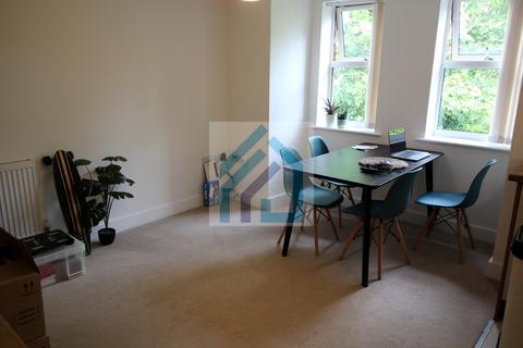 2 bedroom apartment to rent, 2 bedroom flat on Wellington Road