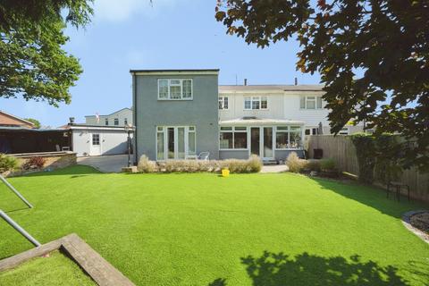 5 bedroom semi-detached house for sale, Russell Avenue, Aylesbury