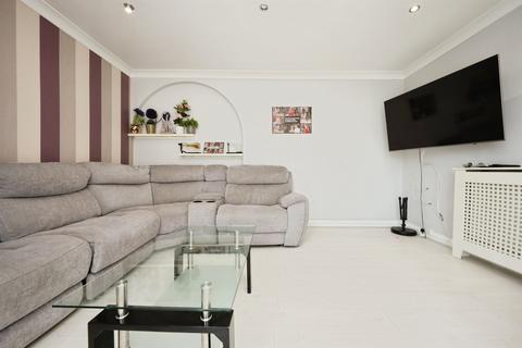 5 bedroom semi-detached house for sale, Russell Avenue, Aylesbury