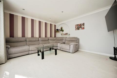 5 bedroom semi-detached house for sale, Russell Avenue, Aylesbury