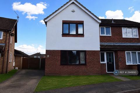 3 bedroom semi-detached house to rent, Heron Close, Wellingborough, NN8