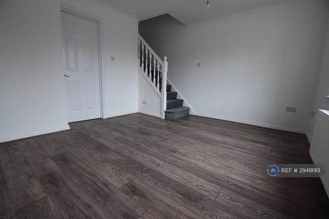 3 bedroom semi-detached house to rent, Heron Close, Wellingborough, NN8