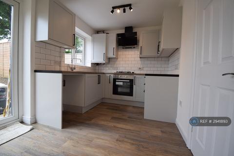 3 bedroom semi-detached house to rent, Heron Close, Wellingborough, NN8