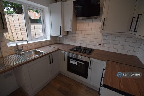 3 bedroom semi-detached house to rent, Heron Close, Wellingborough, NN8