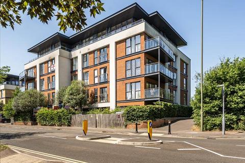 2 bedroom apartment for sale, Sycamore Avenue, Woking, Surrey