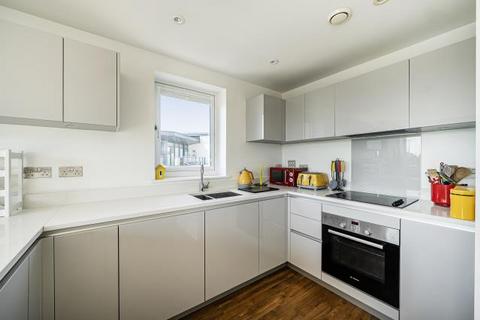 2 bedroom apartment for sale, Sycamore Avenue, Woking, Surrey