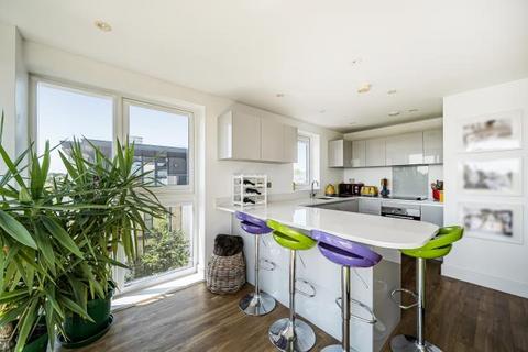 2 bedroom apartment for sale, Sycamore Avenue, Woking, Surrey
