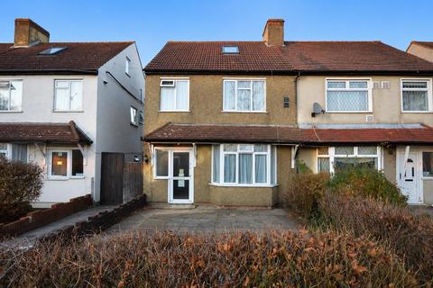 Studio to rent, Bath Road, Harmondsworth, West Drayton