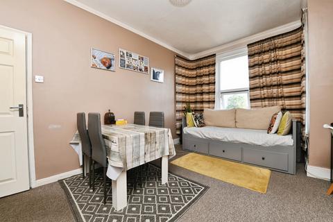 1 bedroom flat for sale, Ambleside Drive, Southend-On-Sea